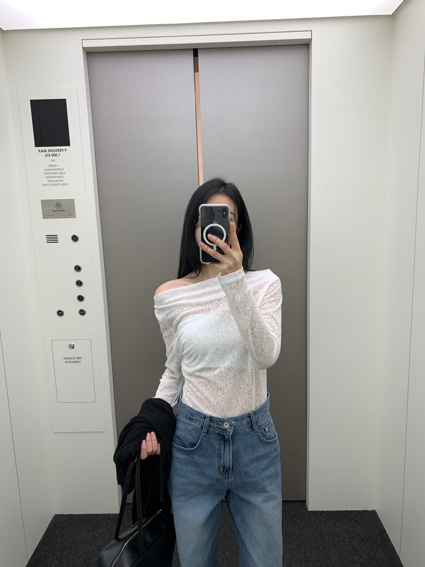 BLACK PIG韓國東大門代購女裝新款人氣26春夏長袖T恤花朵露肩VIVIAN_LEE長袖T恤