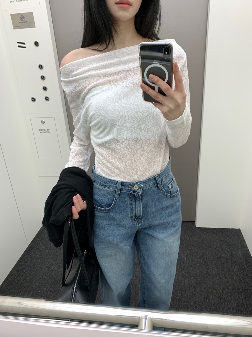 BLACK PIG韓國東大門代購女裝新款人氣26春夏長袖T恤花朵露肩VIVIAN_LEE長袖T恤