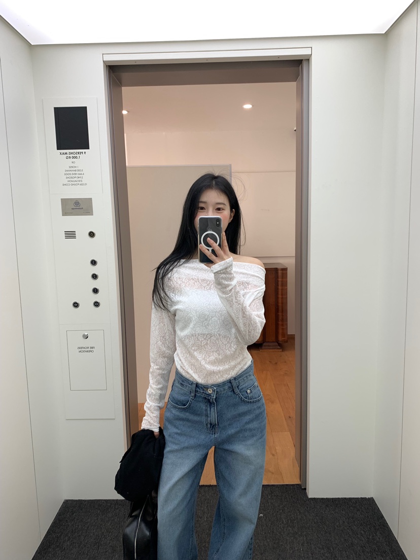 BLACK PIG韓國東大門代購女裝新款人氣26春夏長袖T恤花朵露肩VIVIAN_LEE長袖T恤