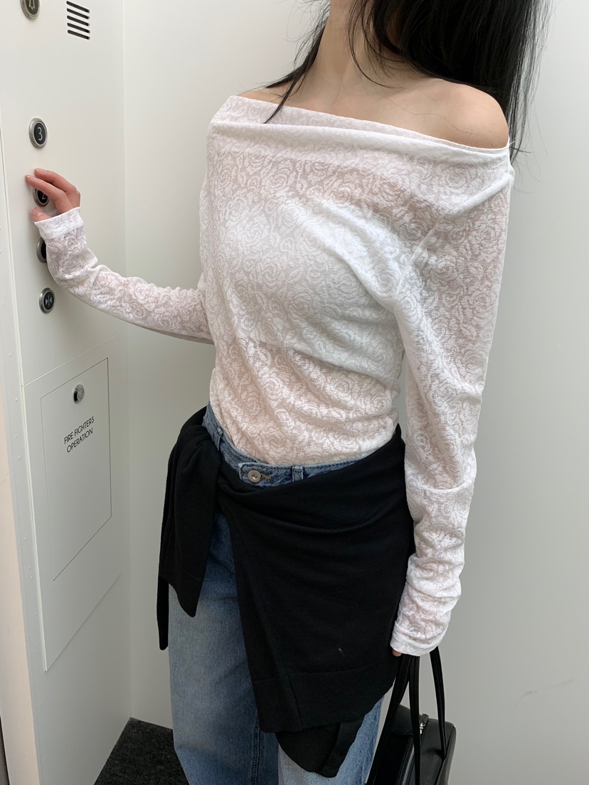 BLACK PIG韓國東大門代購女裝新款人氣26春夏長袖T恤花朵露肩VIVIAN_LEE長袖T恤