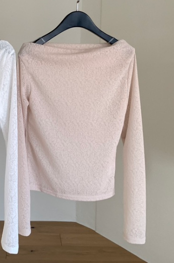 BLACK PIG韓國東大門代購女裝新款人氣26春夏長袖T恤花朵露肩VIVIAN_LEE長袖T恤圖色2