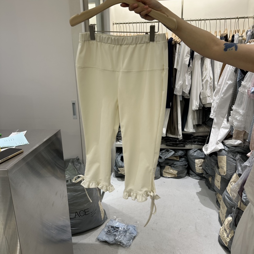 BERTHA韓國東大門直郵女裝新品人氣打底褲鯊魚褲荷葉邊緊身褲BERTHA打底褲/鯊魚褲圖色1