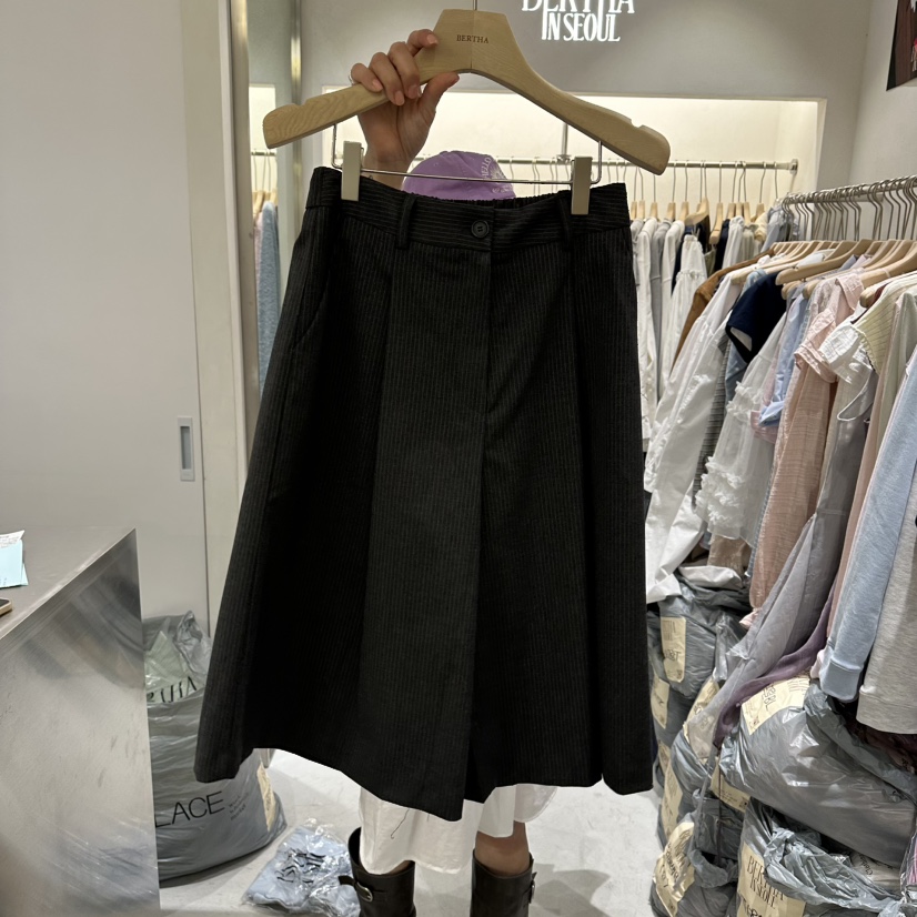 BERTHA韓國直郵實拍女裝新品時尚推薦休閑熱賣職業人氣短褲BERTHA短褲圖色1黑色