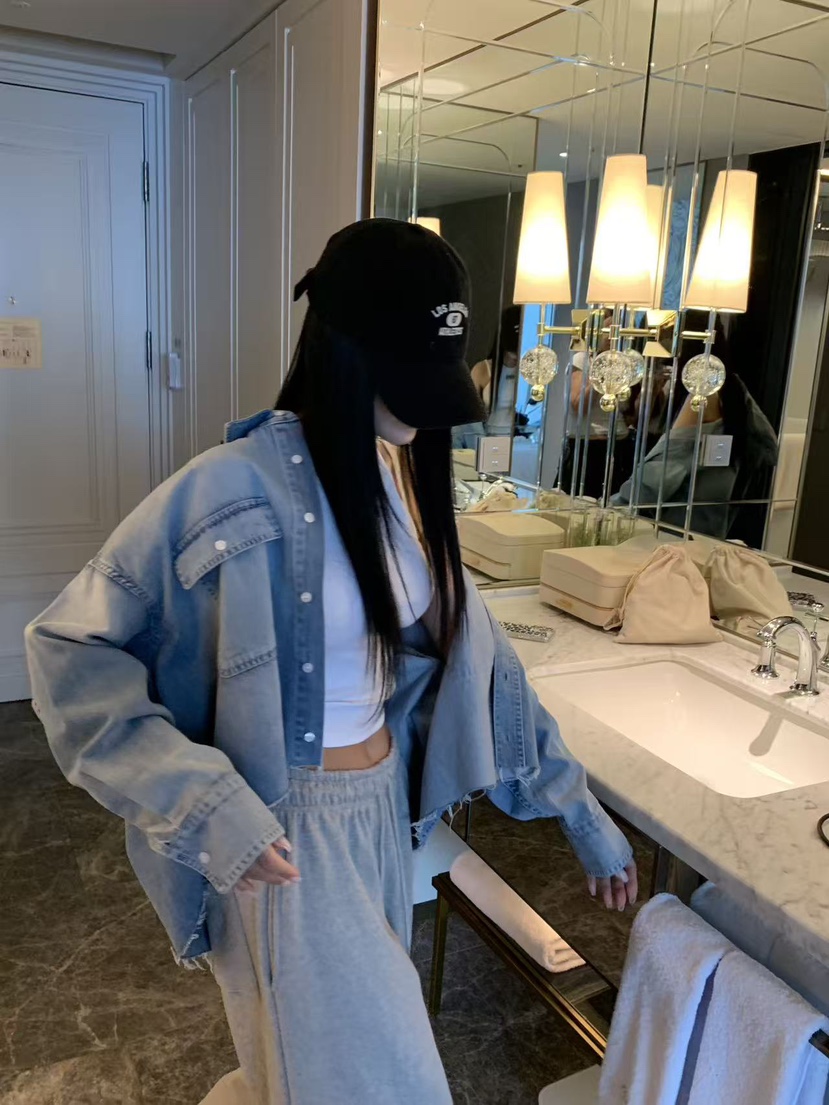 BADCALM韓國代購女士新款職業真品時尚推薦襯衫蕾絲衫短款BADCALM襯衫/蕾絲衫