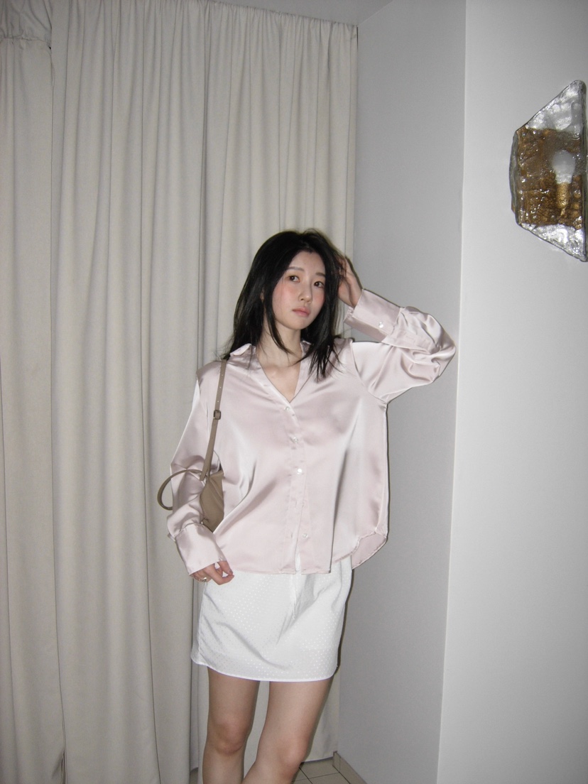 BLACK PIG東大門直郵女裝新品真品人氣時尚襯衫蕾絲衫緞面VIVIAN_LEE襯衫/蕾絲衫