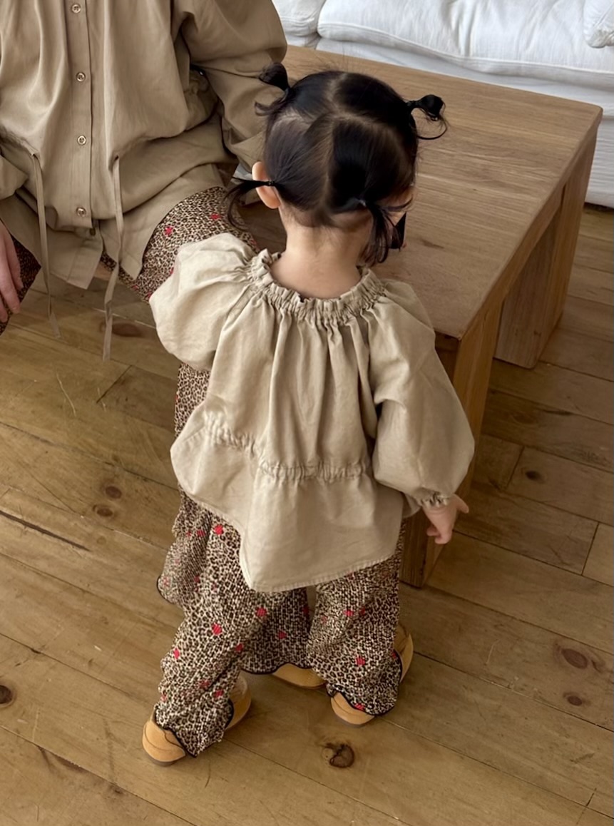 THE LINE-Q東大門直郵女裝新款真品襯衫蕾絲衫童裝褶皺THE LINE-Q襯衫/蕾絲衫