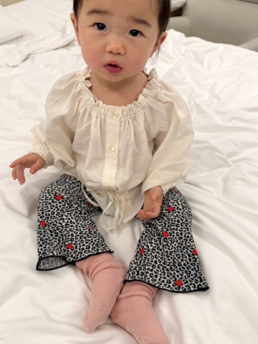 THE LINE-Q東大門直郵女裝新款真品襯衫蕾絲衫童裝褶皺THE LINE-Q襯衫/蕾絲衫