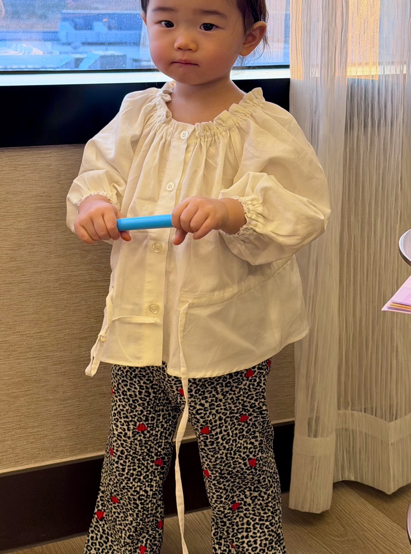 THE LINE-Q東大門直郵女裝新款真品襯衫蕾絲衫童裝褶皺THE LINE-Q襯衫/蕾絲衫