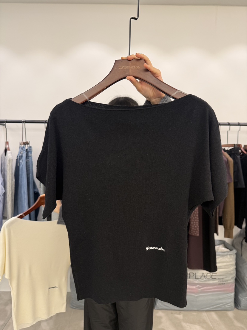 WATERMELON韓國代購女士新品26春夏熱賣職業時尚針織衫刺繡WATER MELON針織衫圖色2黑色