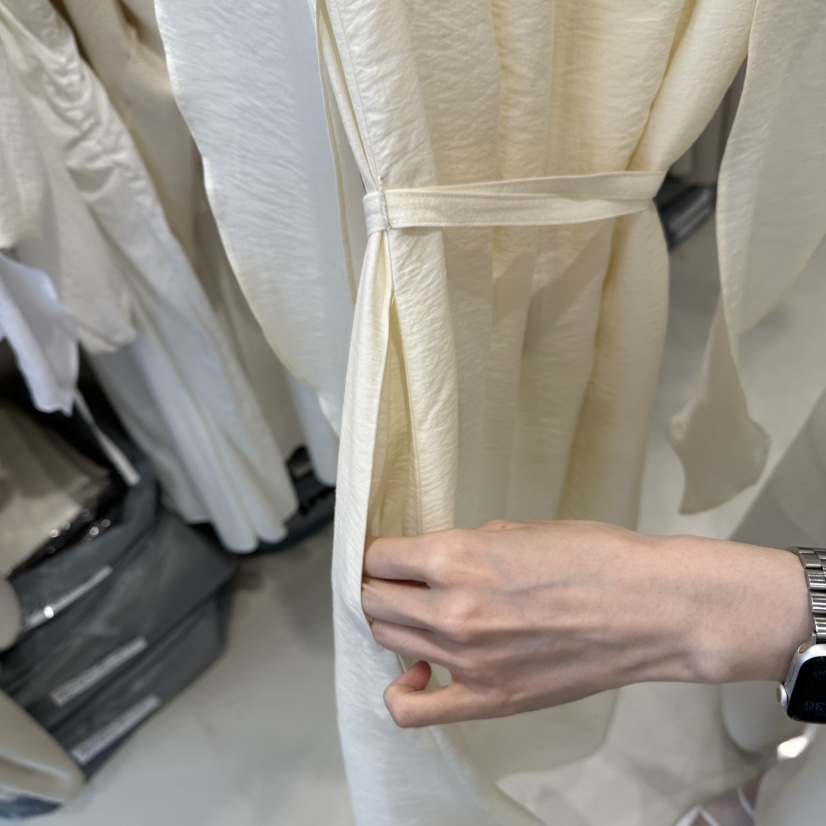 LE EDITION/LEBOENE韓國直郵女裝新品熱賣連衣裙奶油色含腰帶LE EDITION/LEBOENE連衣裙