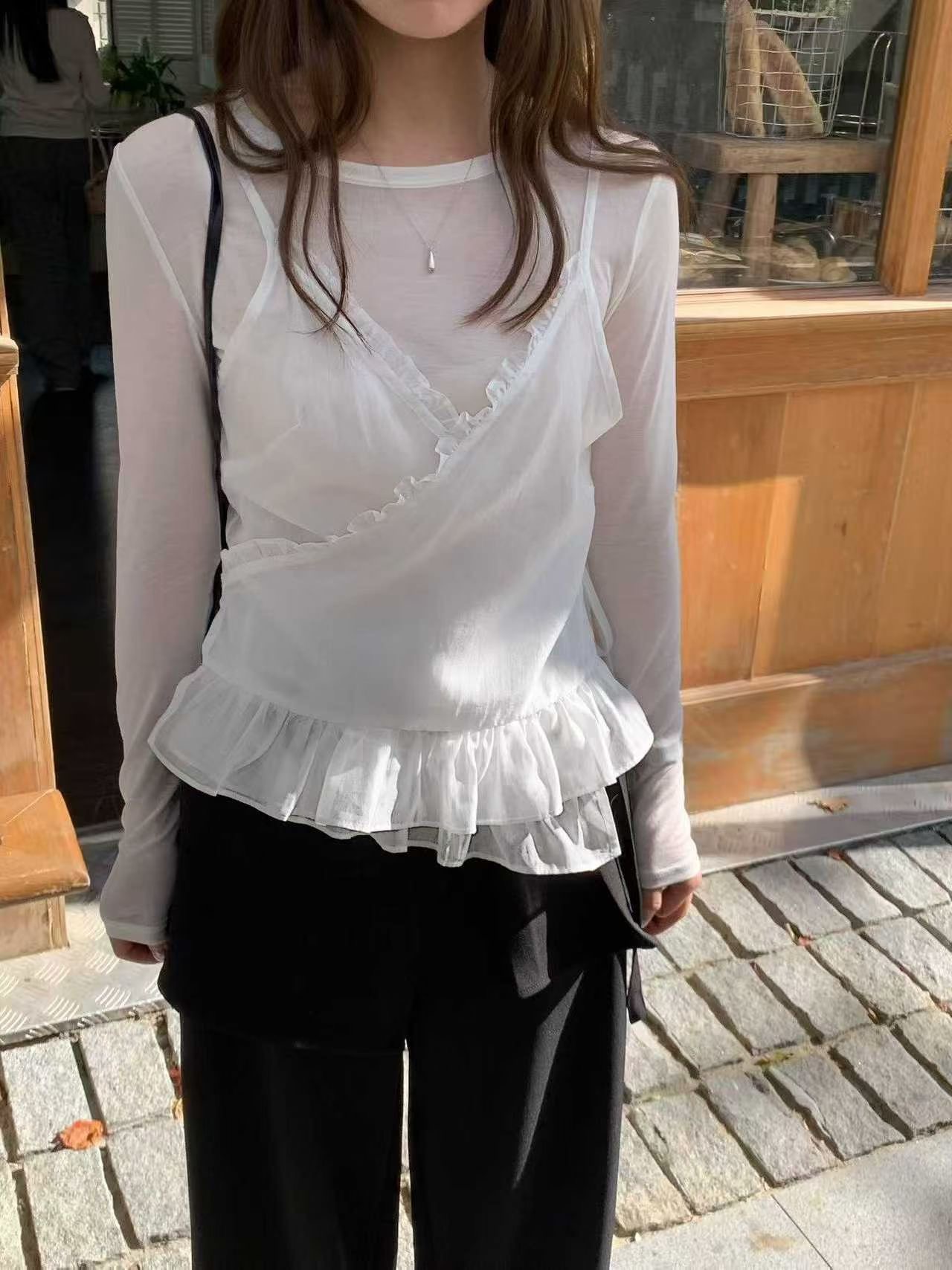 GAMGAK/NEMORETHING韓國東大門代購女裝新品熱賣吊帶背心不含內搭荷葉邊GAMGAK/NEMORETHING吊帶/背心圖色1