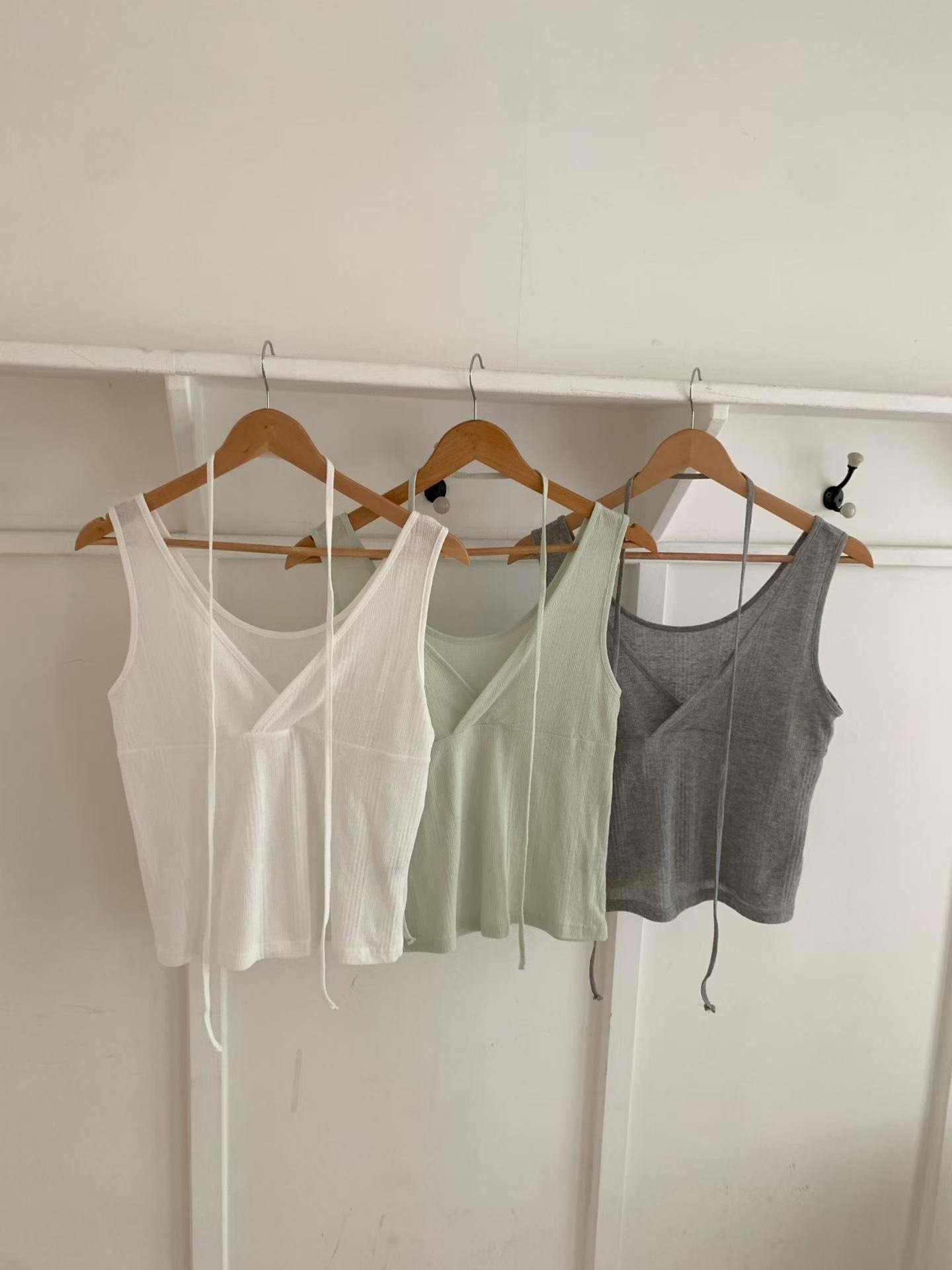 GAMGAK/NEMORETHING韓國東大門直郵女士新品人氣吊帶背心GAMGAK/NEMORETHING吊帶/背心圖色3左三色