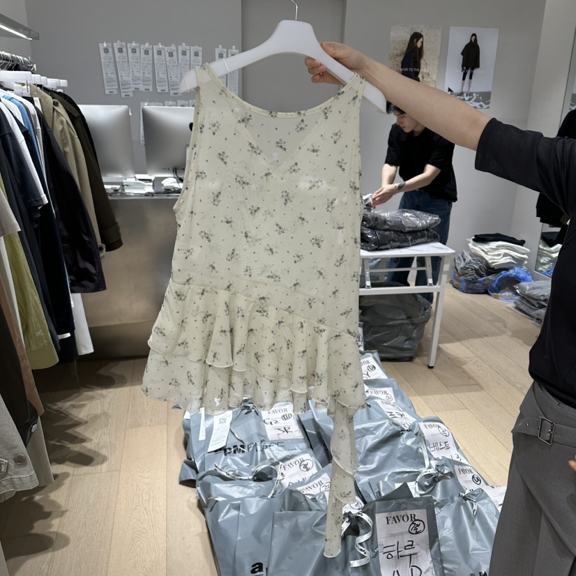 FAVOR-P韓國代購女裝新品推薦時尚熱賣職業人氣吊帶背心FAVOR-P吊帶/背心