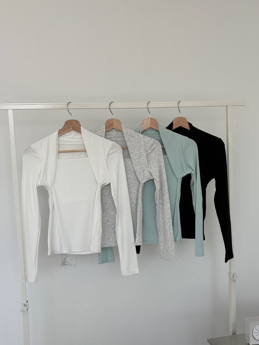 GGAEBI韓國東大門直郵女裝新款熱賣時尚職業休閑26春夏長袖T恤GGAEBI長袖T恤圖色4左四色