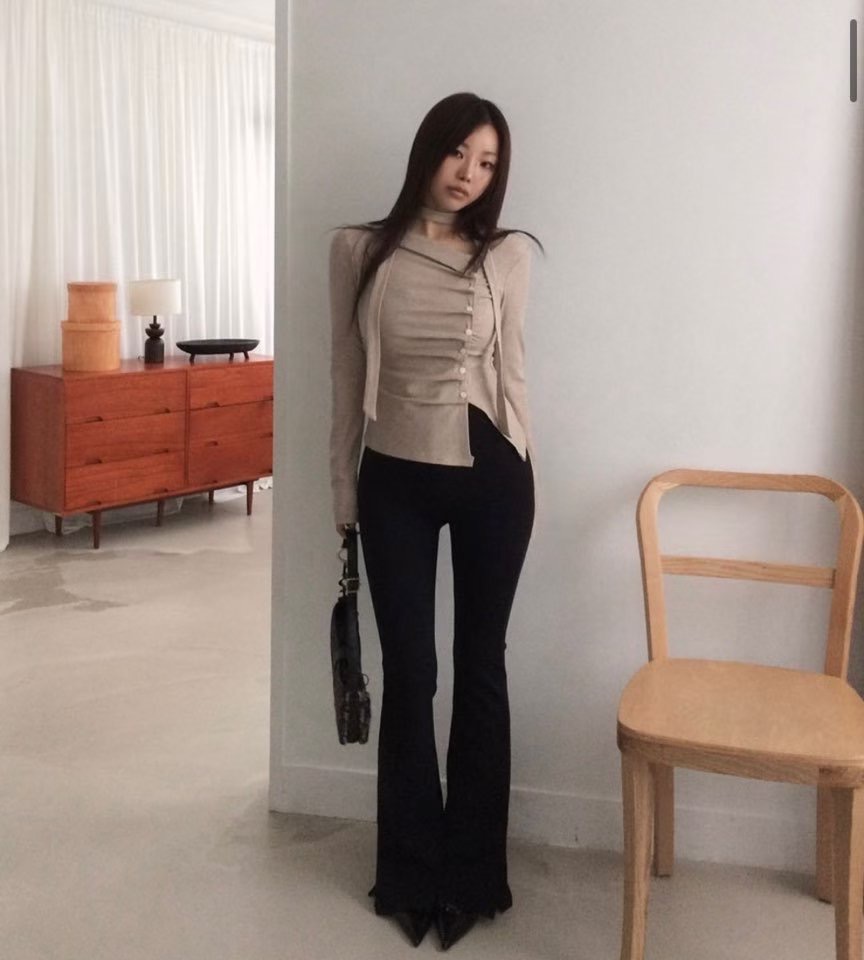 GGAEBI韓國東大門直郵女裝新款推薦職業時尚長袖T恤含脖帶GGAEBI長袖T恤