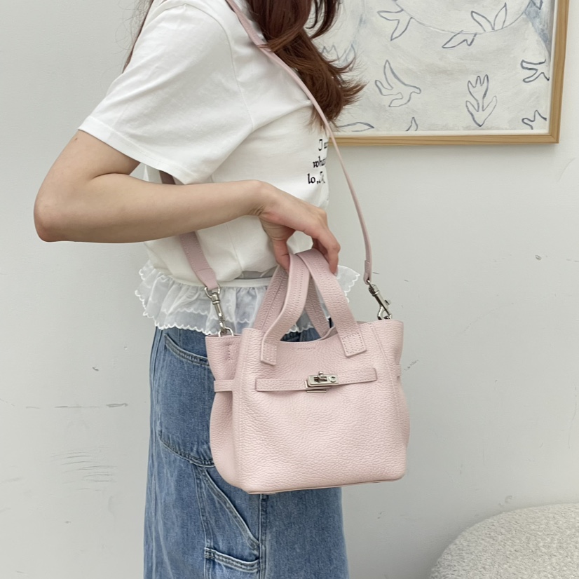 J PLACE韓國東大門直郵女裝新品熱賣26春夏時尚單肩斜跨包J PLACE單肩/斜跨包