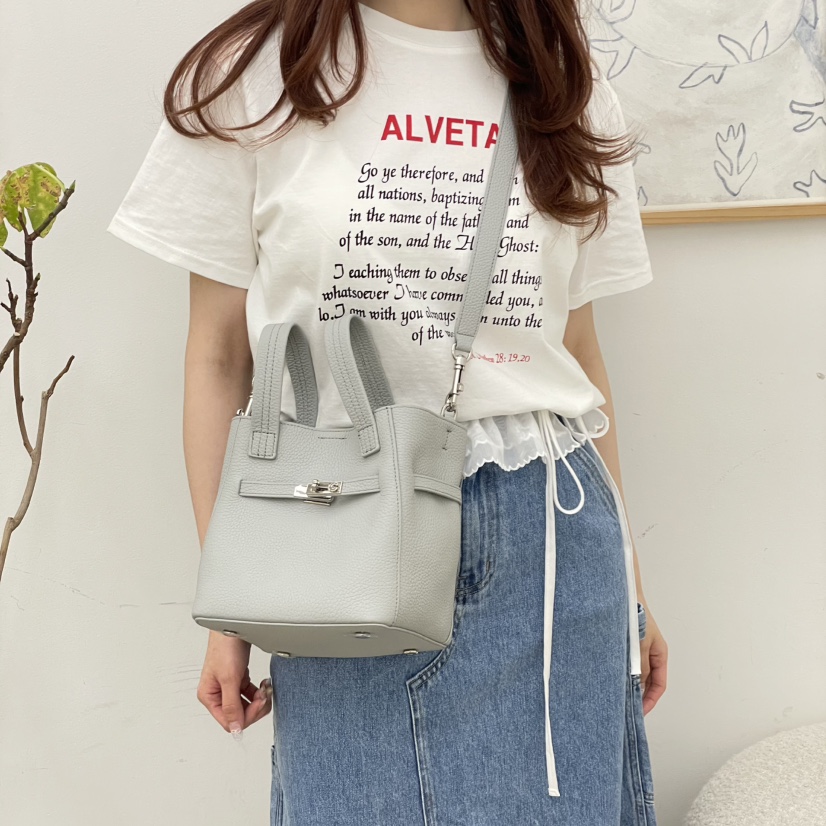 J PLACE韓國東大門直郵女裝新品熱賣26春夏時尚單肩斜跨包J PLACE單肩/斜跨包