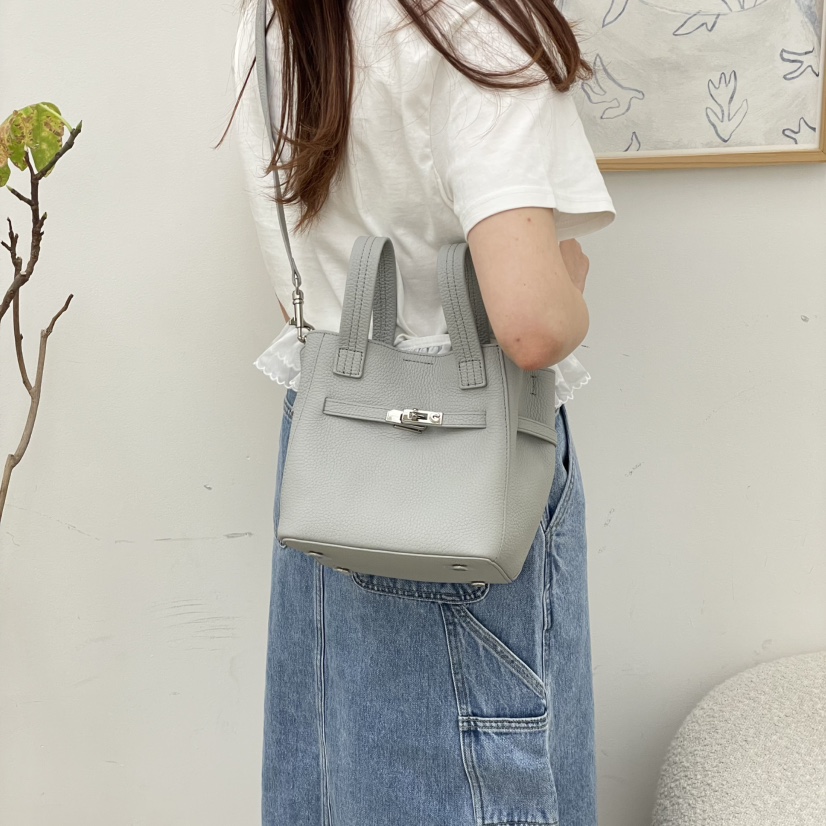 J PLACE韓國東大門直郵女裝新品熱賣26春夏時尚單肩斜跨包J PLACE單肩/斜跨包