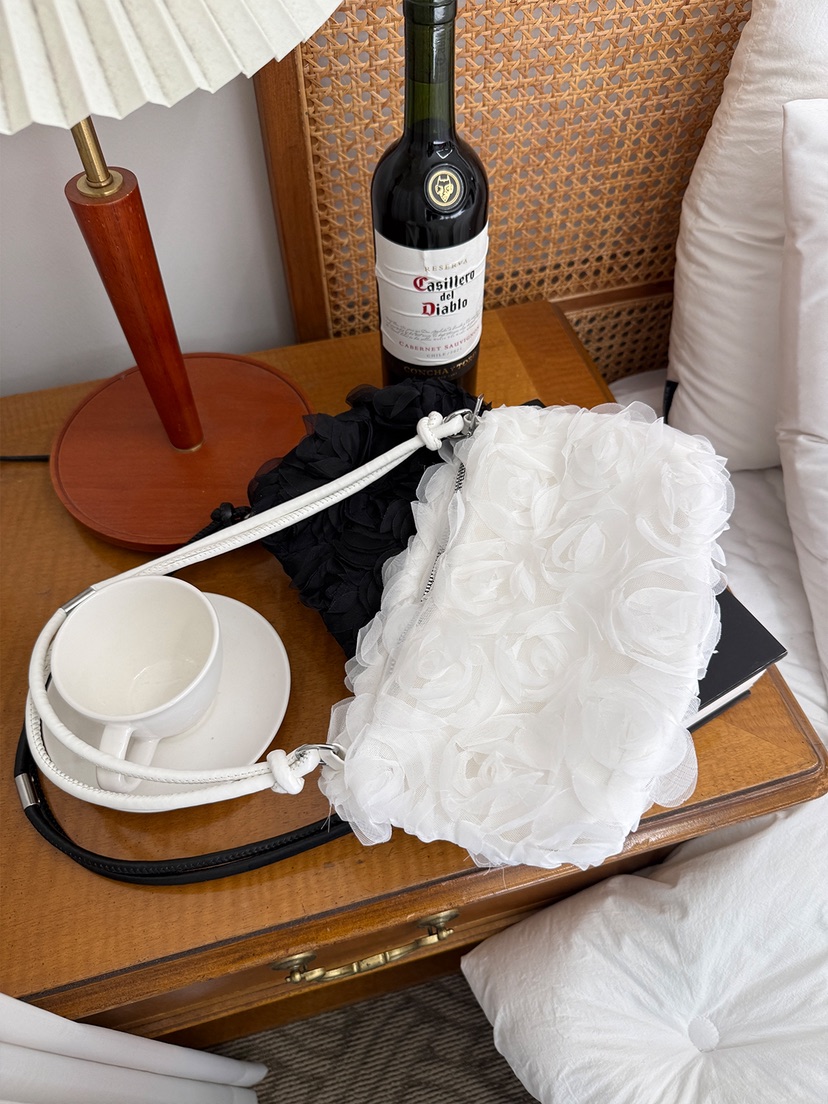 NICEALICE韓國代購女裝新品時尚職業推薦手拿包腋下包花朵NICEALICE手拿包/腋下包圖色2