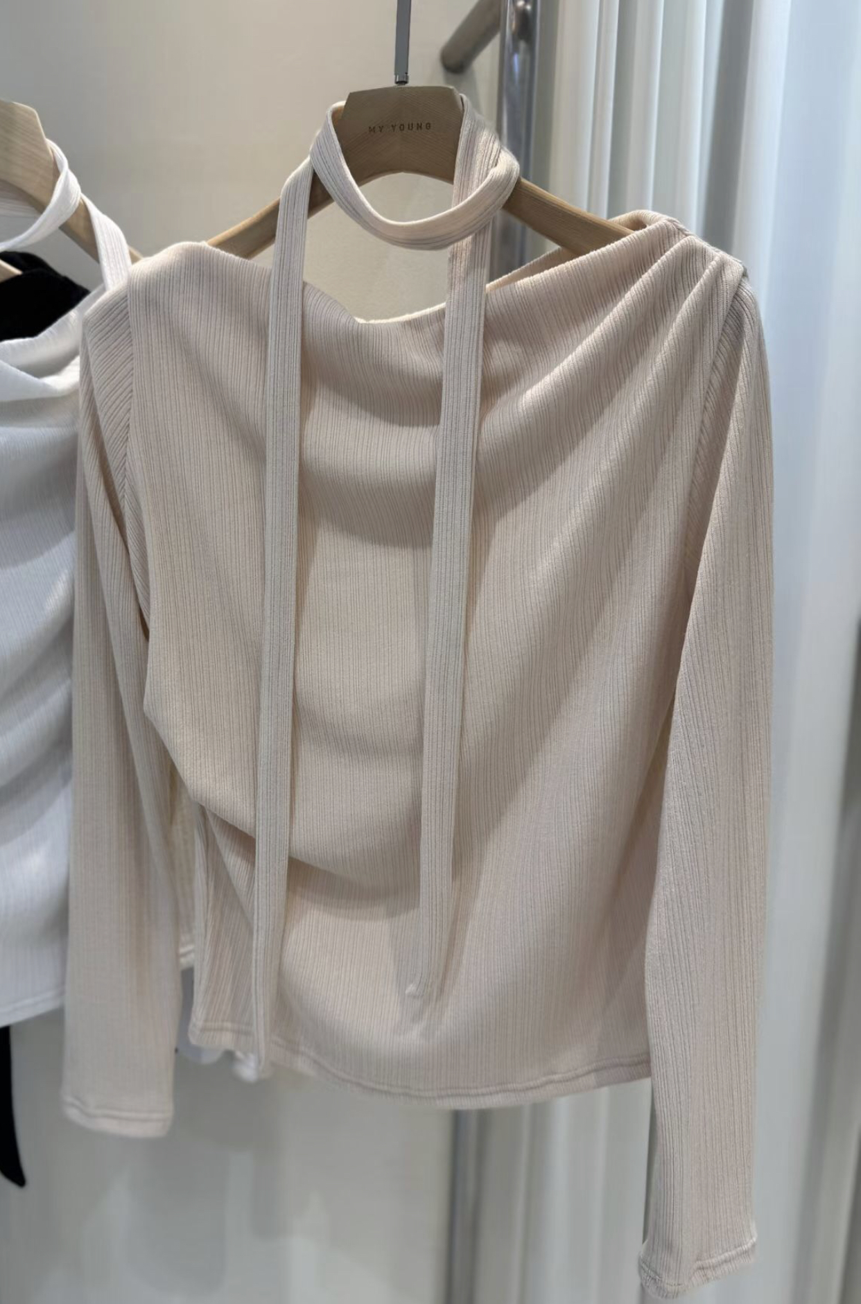 LEHEVE韓國東大門直郵女士新款職業時尚26春夏長袖T恤含脖帶LEHEVE-MY YOUNG兩件起長袖T恤圖色2