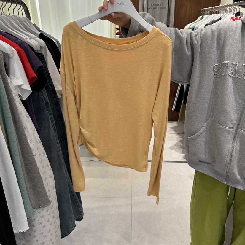BUCKLE韓國代購女士新品熱賣職業長袖T恤不含項鏈褶皺露肩BUCKLE長袖T恤圖色2