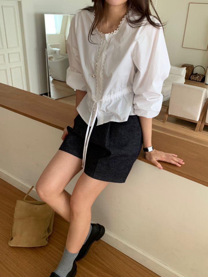 KOMOREBI韓國直郵實拍女士新款推薦時尚熱賣襯衫蕾絲衫蕾絲KOMOREBI襯衫/蕾絲衫