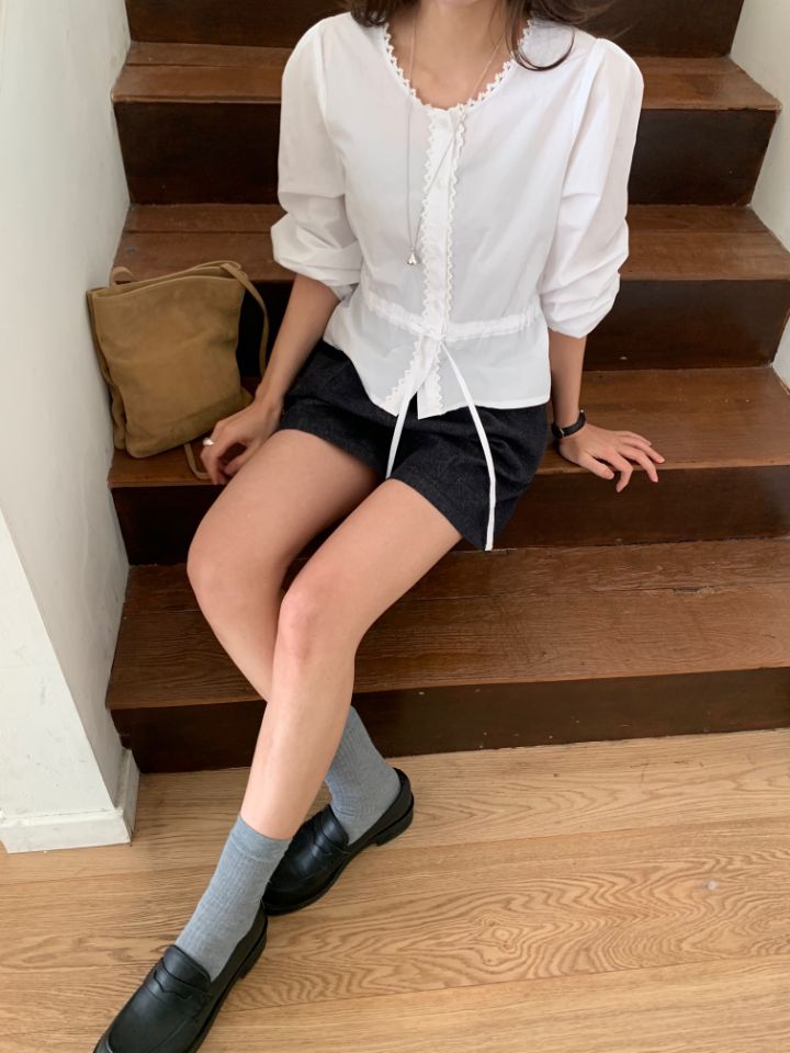 KOMOREBI韓國直郵實拍女士新款推薦時尚熱賣襯衫蕾絲衫蕾絲KOMOREBI襯衫/蕾絲衫