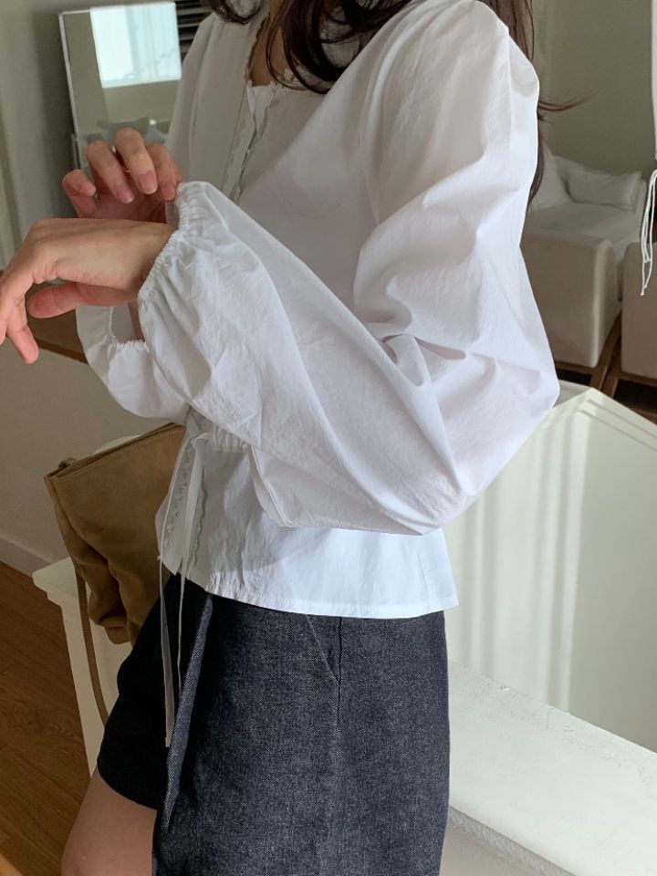 KOMOREBI韓國直郵實拍女士新款推薦時尚熱賣襯衫蕾絲衫蕾絲KOMOREBI襯衫/蕾絲衫