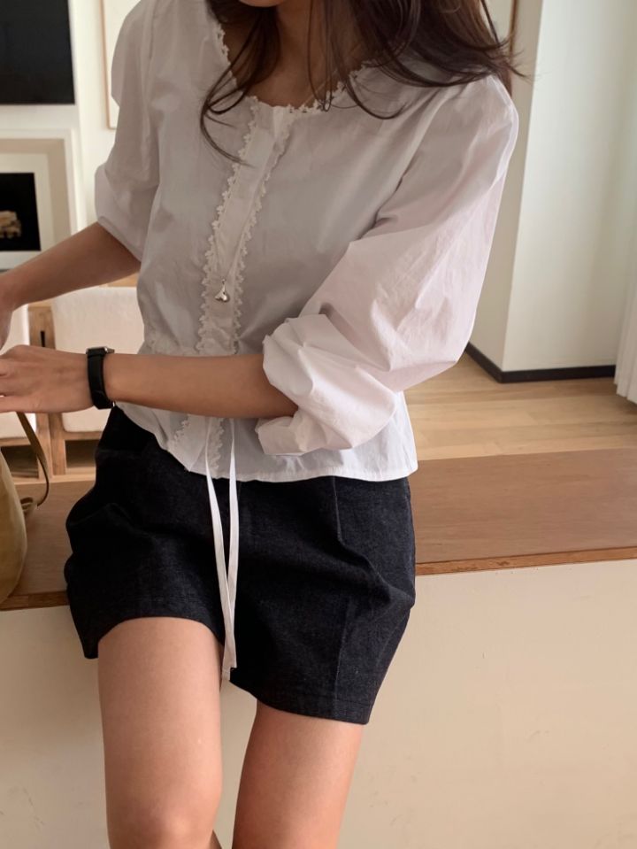 KOMOREBI韓國直郵實拍女士新款推薦時尚熱賣襯衫蕾絲衫蕾絲KOMOREBI襯衫/蕾絲衫