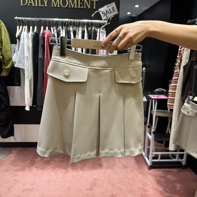 DAILY MOMENT韓國東大門直郵女裝新款時尚熱賣休閑推薦短裙DAILY MOMENT短裙圖色1淺米色
