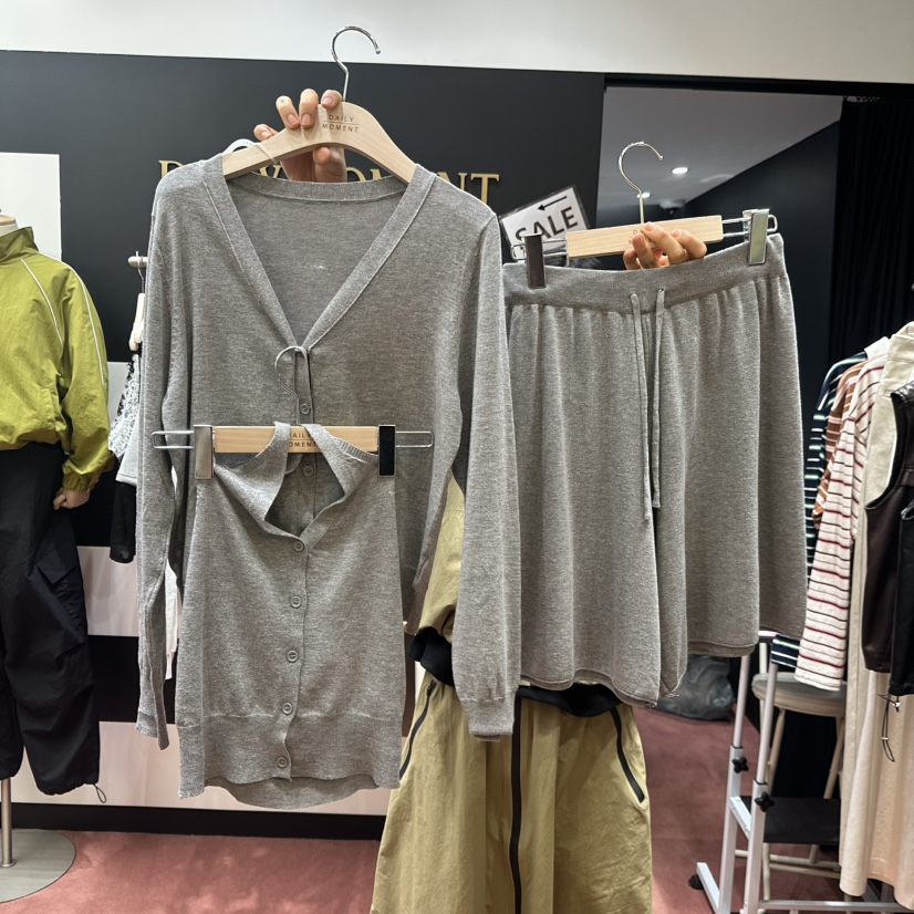 DAILY MOMENT韓國東大門直郵女士新品熱賣休閑人氣時尚套裝DAILY MOMENT套裝圖色2