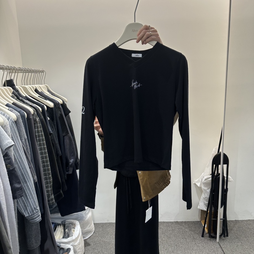 ALTER韓國東大門直郵女裝新品職業26春夏人氣熱賣長袖T恤Alter長袖T恤圖色2
