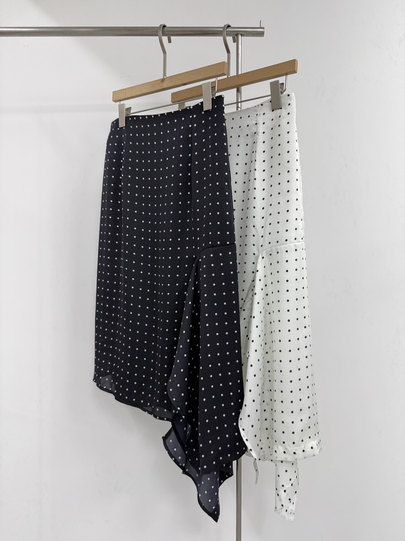 YIKHO STYLE韓國直郵實拍女裝新品26春夏半身裙中短裙不對稱YIKHO STYLE半身裙/中短裙