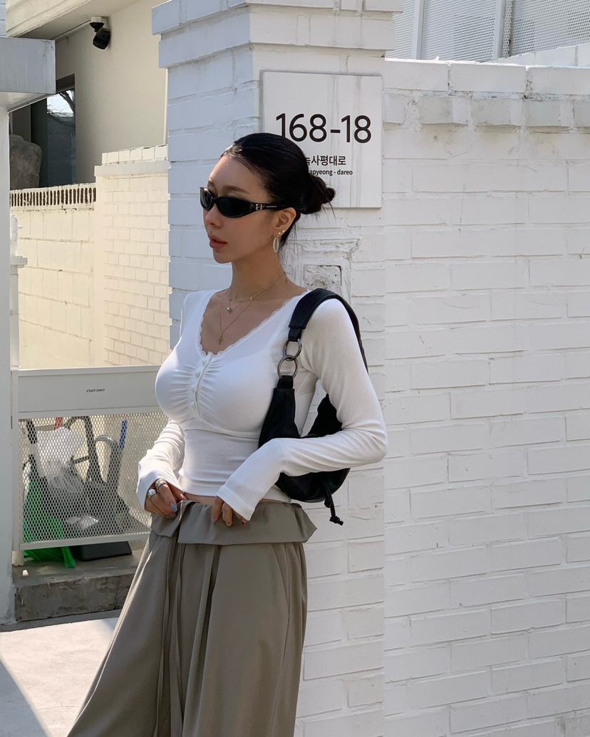 REVE CITE-L韓國代購女裝新款推薦職業長袖T恤蕾絲褶皺REVE CITE-L長袖T恤