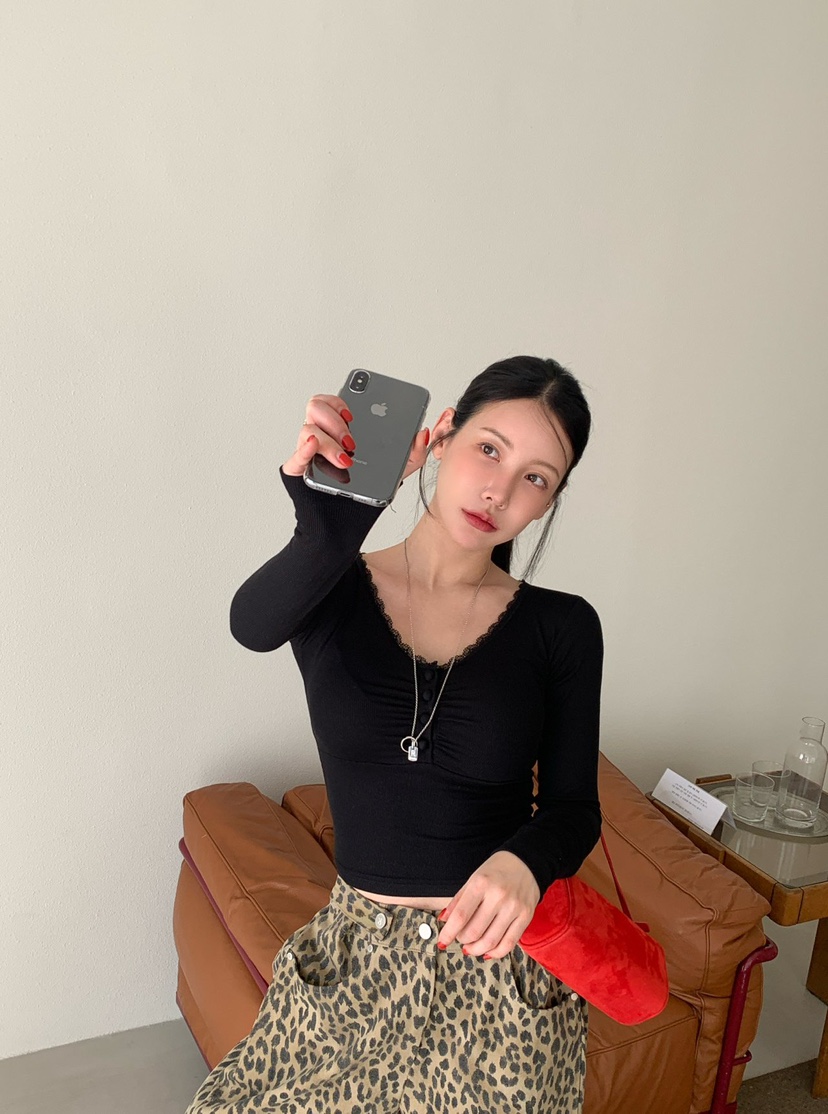 REVE CITE-L韓國代購女裝新款推薦職業長袖T恤蕾絲褶皺REVE CITE-L長袖T恤圖色2