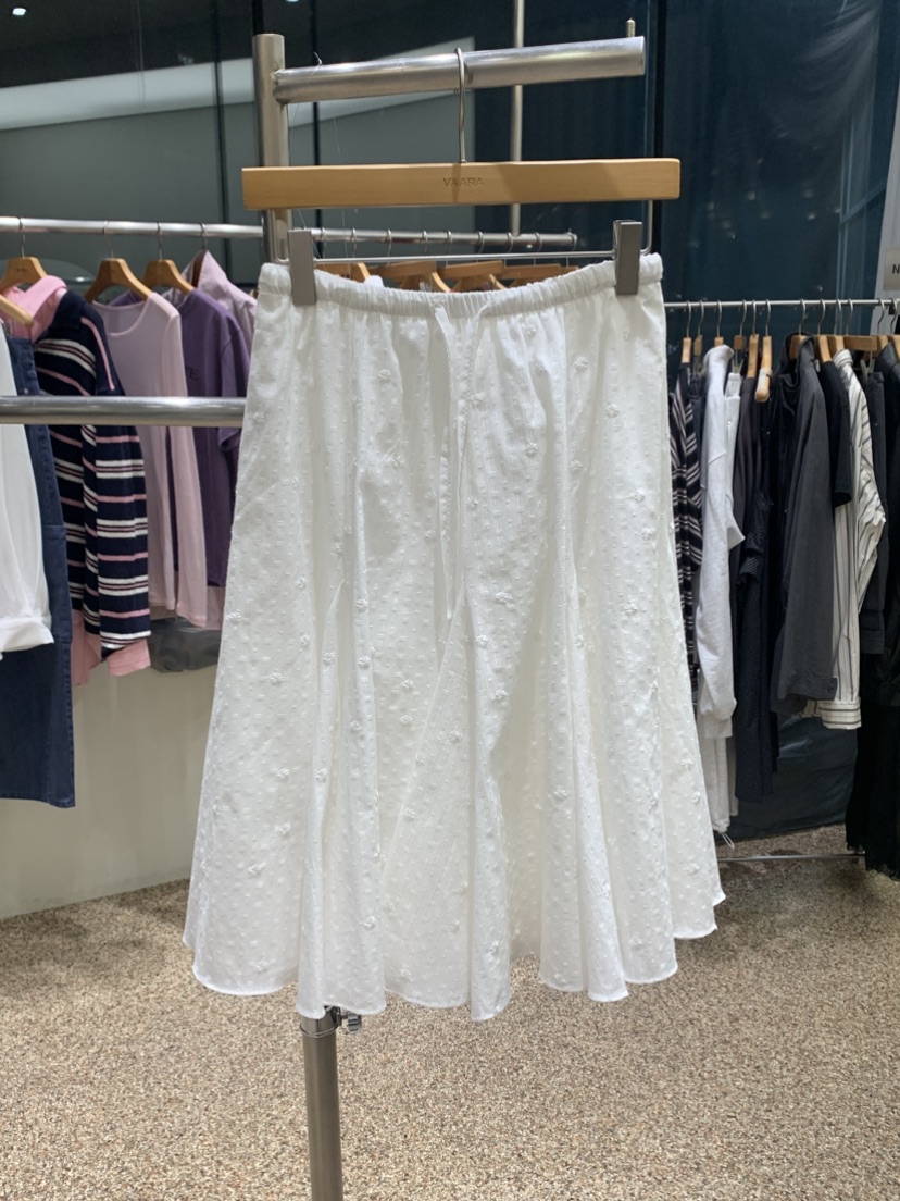 VAARA東大門實拍女士新款推薦真品職業半身裙中短裙刺繡棉VAARA半身裙/中短裙圖色1