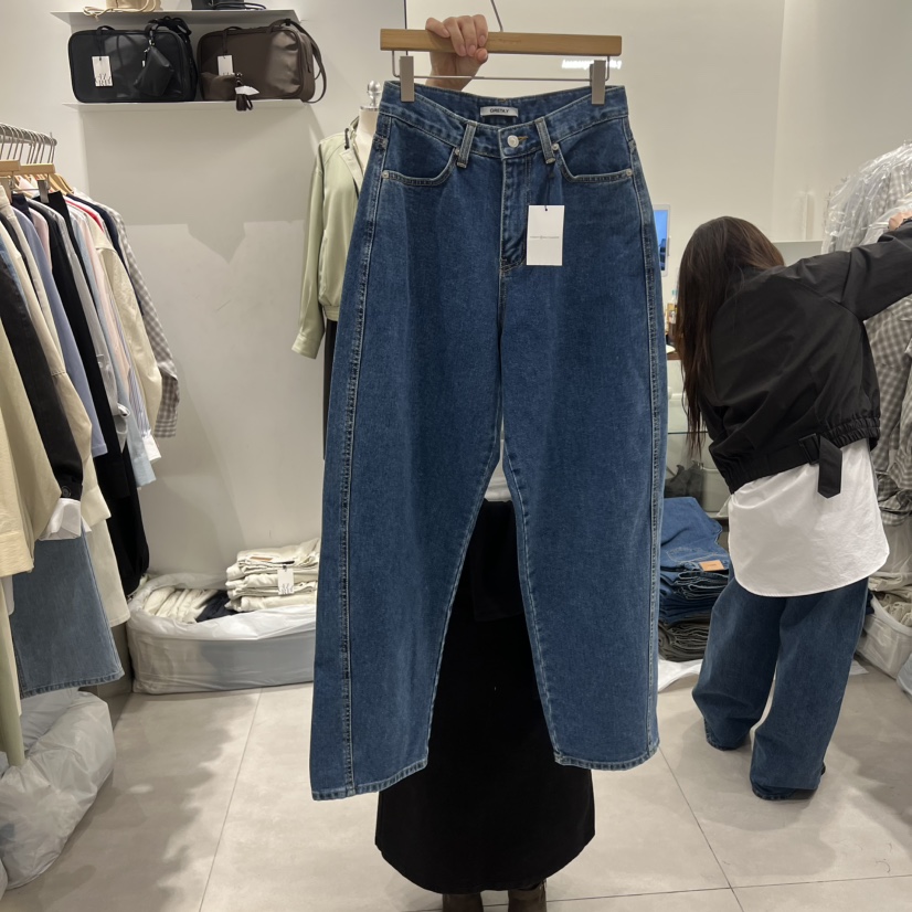 ANN MARGRET東大門直郵女裝新品真品牛仔褲不含腰帶GRETA.Y牛仔褲圖色1