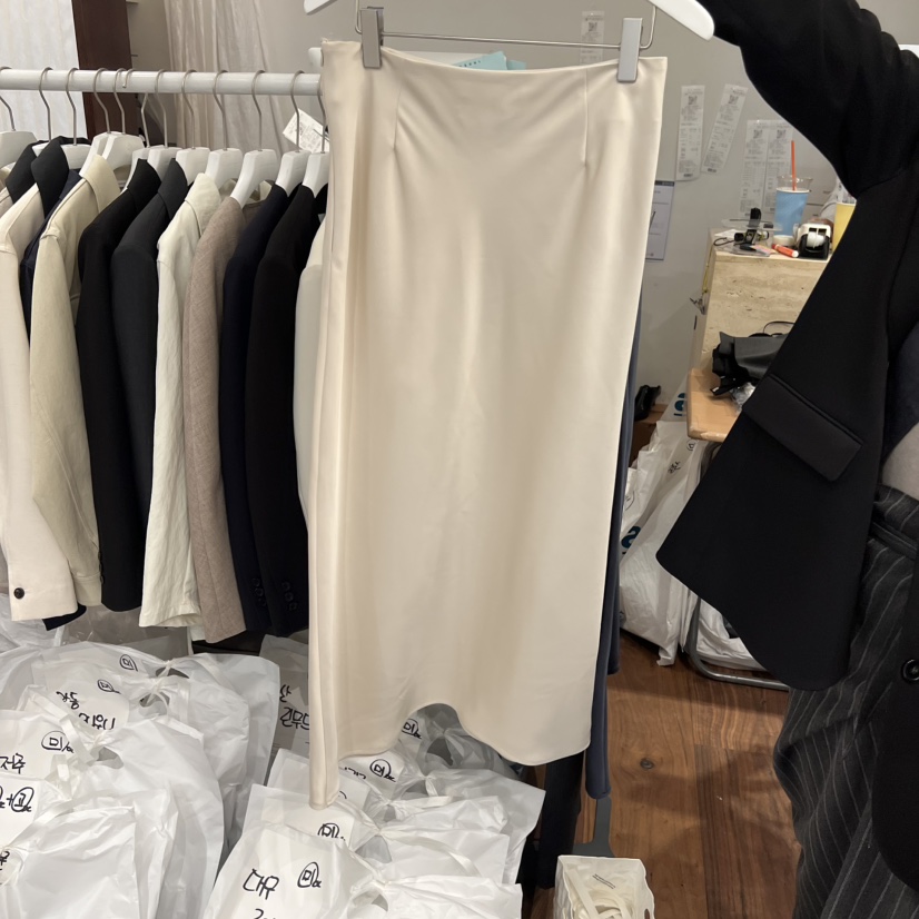 UNDERSTANDING東大門實拍女裝新款推薦時尚休閑長裙緞面長款UNDERSTANDING長裙