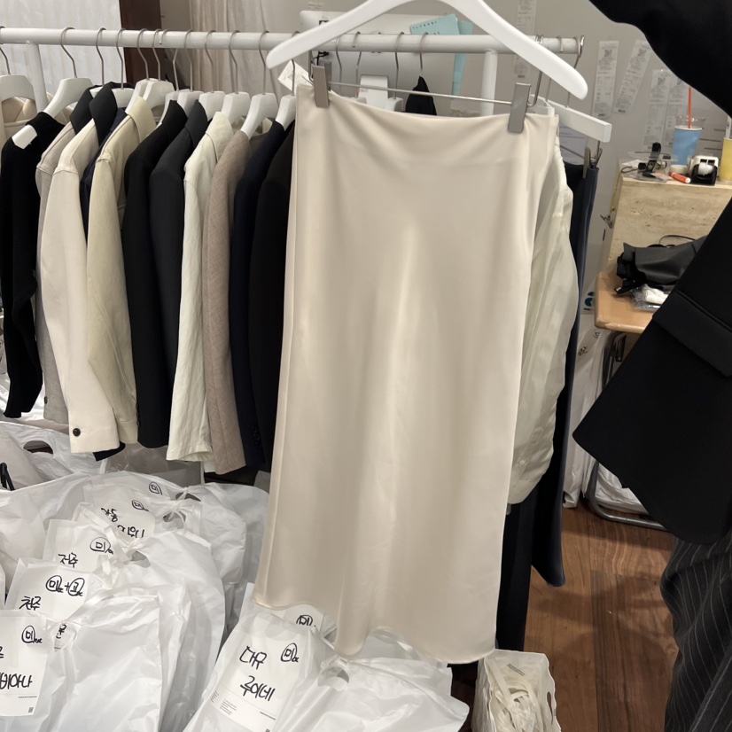 UNDERSTANDING東大門實拍女裝新款推薦時尚休閑長裙緞面長款UNDERSTANDING長裙圖色2