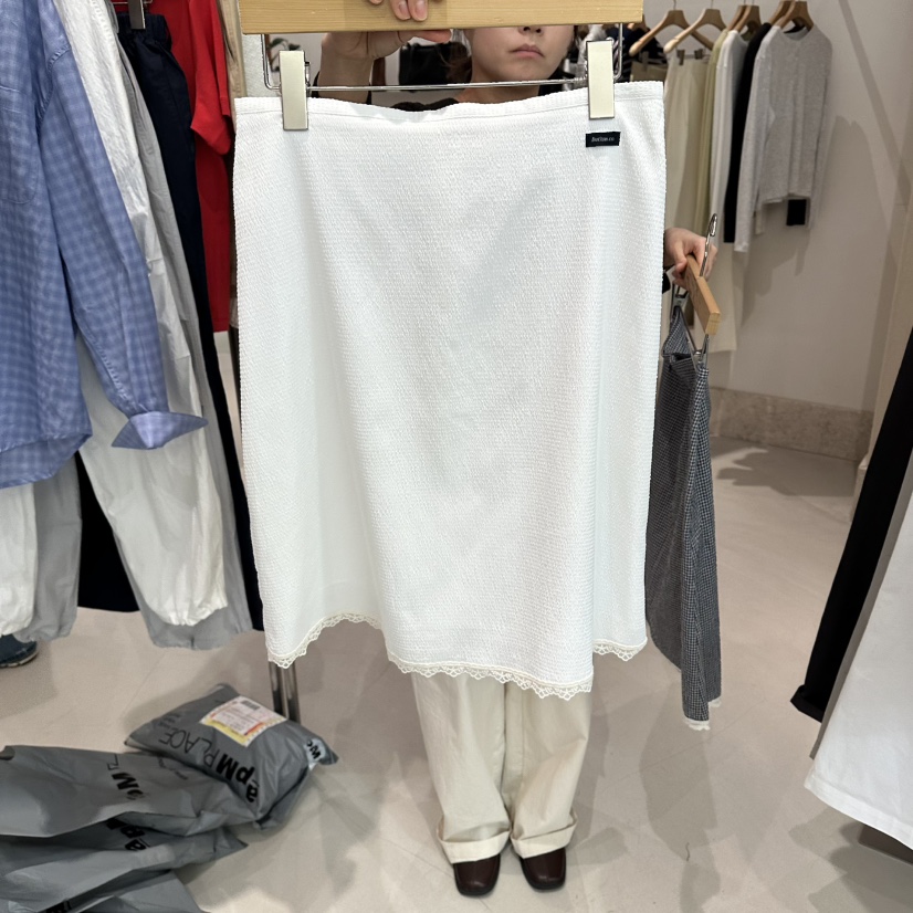 ANDMORE BUTTON東大門直郵女士新款人氣半身裙中短裙蕾絲ANDMORE BUTTON半身裙/中短裙圖色1