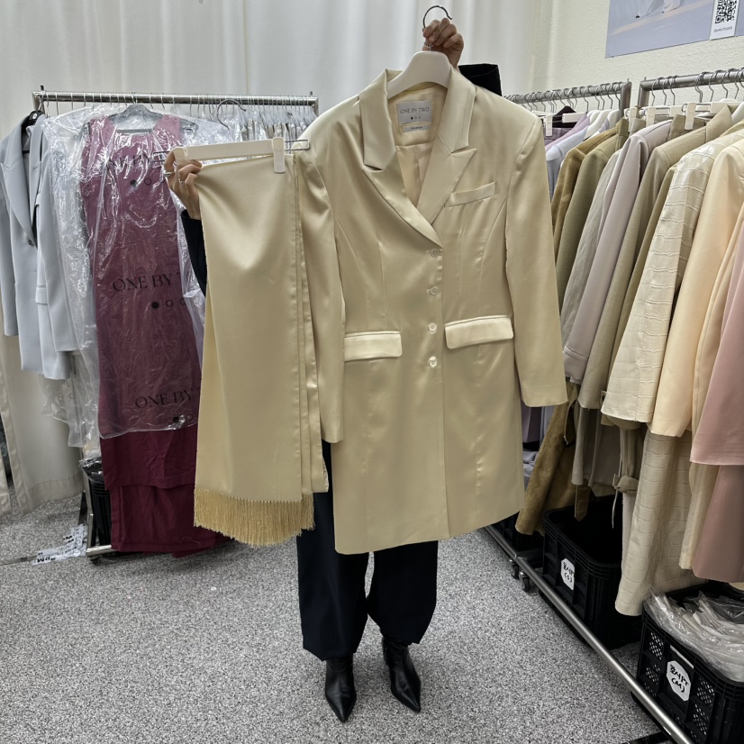 ONEBYTWO韓國直郵女裝新品熱賣時尚26春夏套裝兩件套流蘇緞面ONE BY TWO套裝圖色2