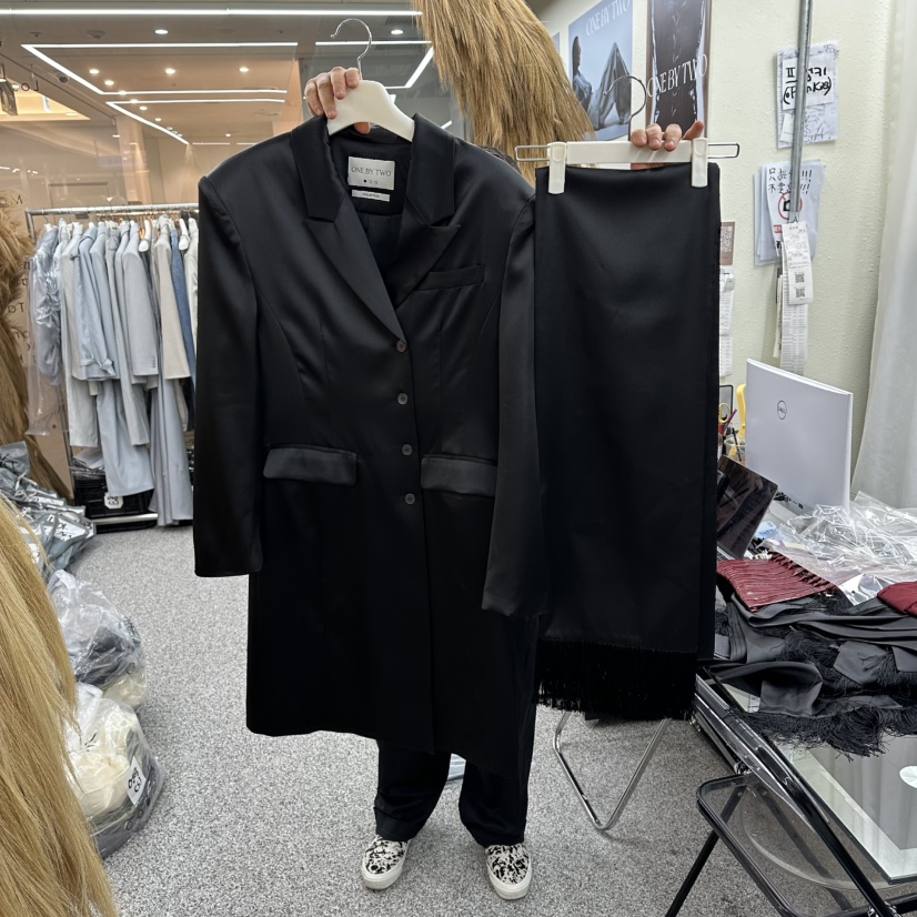 ONEBYTWO韓國直郵女裝新品熱賣時尚26春夏套裝兩件套流蘇緞面ONE BY TWO套裝圖色3