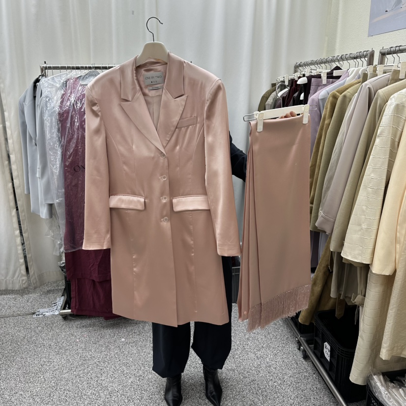 ONEBYTWO韓國直郵女裝新品熱賣時尚26春夏套裝兩件套流蘇緞面ONE BY TWO套裝圖色4