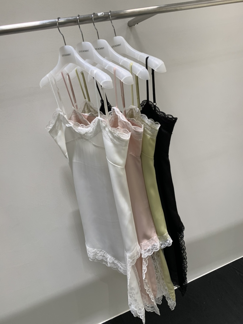 LOVE MOMENT韓國代購女裝新款時尚推薦26春夏連衣裙緞面LOVE MOMENT連衣裙