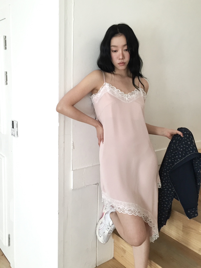 LOVE MOMENT韓國代購女裝新款時尚推薦26春夏連衣裙緞面LOVE MOMENT連衣裙