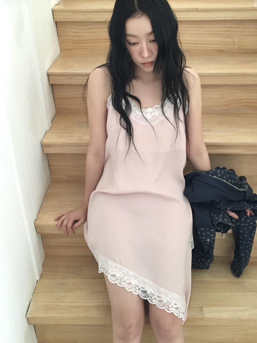 LOVE MOMENT韓國代購女裝新款時尚推薦26春夏連衣裙緞面LOVE MOMENT連衣裙