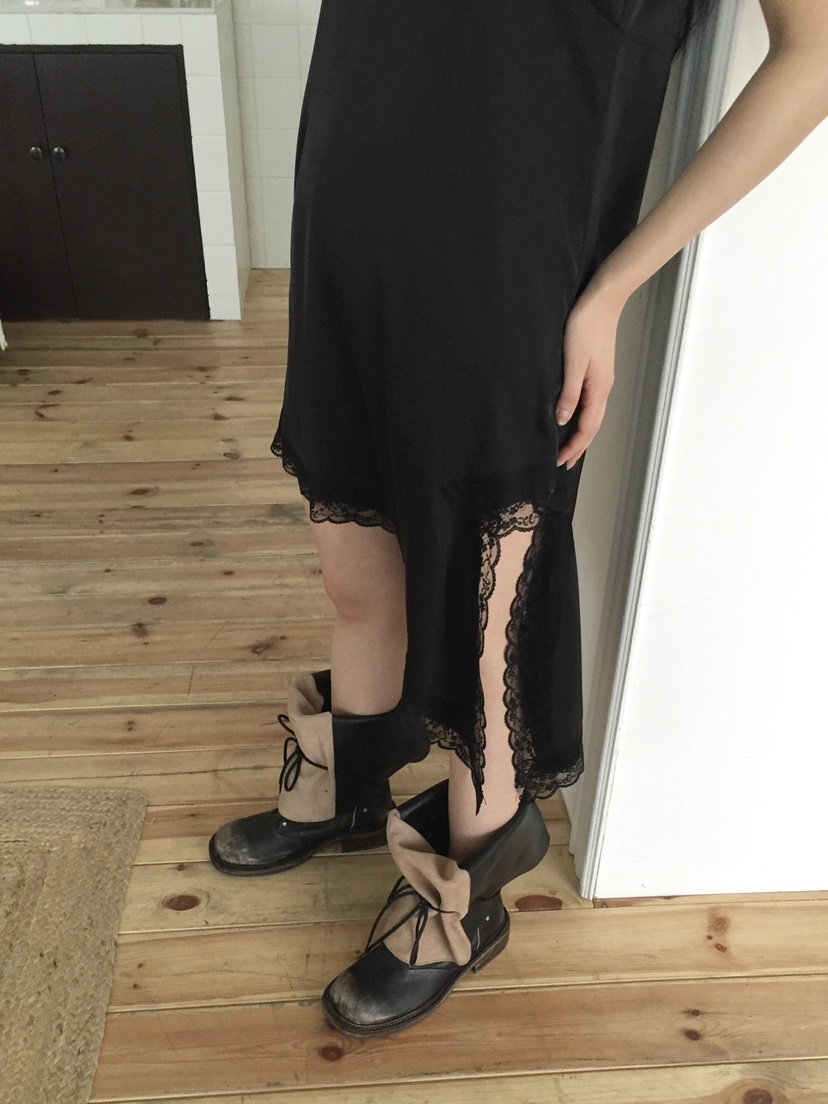 LOVE MOMENT韓國代購女裝新款時尚推薦26春夏連衣裙緞面LOVE MOMENT連衣裙