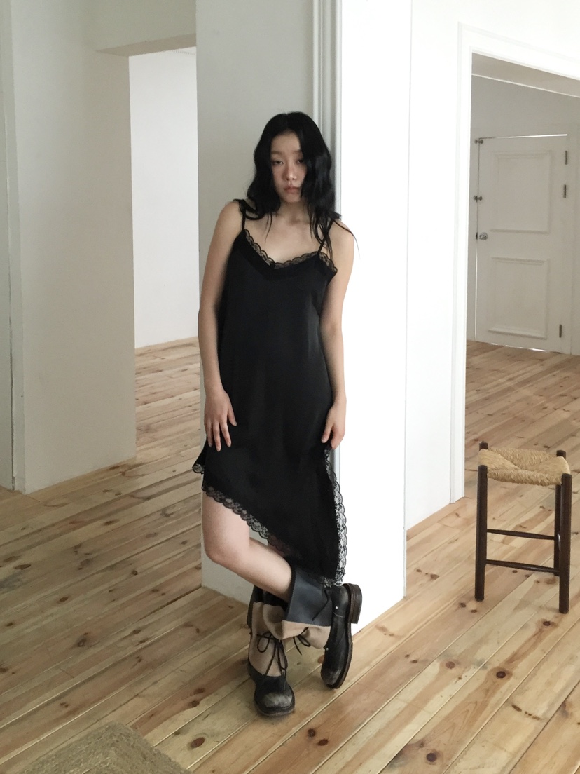 LOVE MOMENT韓國代購女裝新款時尚推薦26春夏連衣裙緞面LOVE MOMENT連衣裙