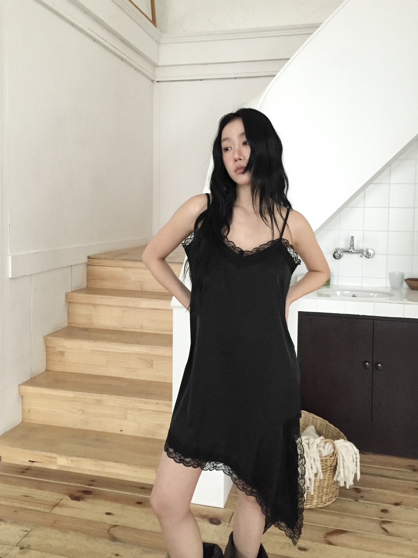 LOVE MOMENT韓國代購女裝新款時尚推薦26春夏連衣裙緞面LOVE MOMENT連衣裙