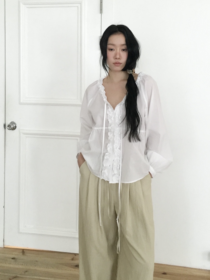 LOVE MOMENT東大門實拍女士新品推薦真品襯衫蕾絲衫荷葉邊LOVE MOMENT襯衫/蕾絲衫